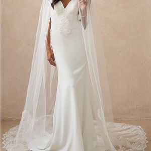 Elegant Cathedral White Bridal Veil with Lace Details